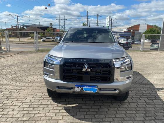 MITSUBISHI TRITON 2.4 BITURBO DIESEL CD HPE 4X4 AUTOMÁTICO MITSUBISHI TRITON 2.4 BITURBO DIESEL CD HPE 4X4 AUTOMÁTICO